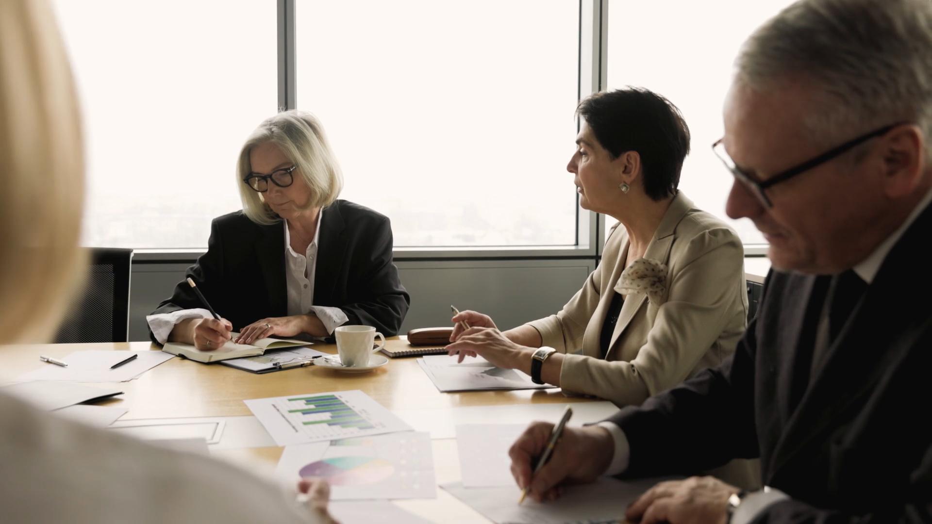 Two people in a first consultation meeting